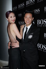 组图：杨千嬅透视装美背尽裸 正努力造人一切随缘