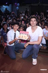 组图：林晖闵庆生众星祝福 大方对郭采洁示爱