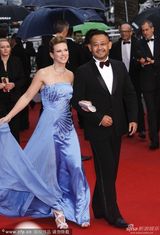 组图：《天注定》姜武携手性感女星亮相红毯