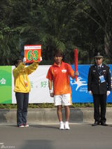 高清组图：沙宝亮传递亚运火炬 成佛山站唯一明星