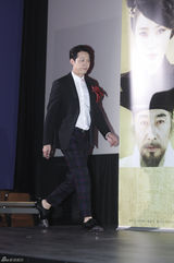 独家高清：《观相》试映 李钟硕嘟嘴比V卖萌