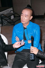 组图：古惑仔将登红馆开唱 陈小春感慨落泪