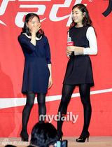 组图：韩花滑运动员金妍儿等出席体育大奖颁奖礼