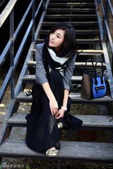 组图：张馨心户外写真 清新可人自然本色