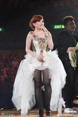 组图：梁静茹演唱会落幕 与表哥同台合唱