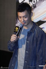 组图：余文乐黄秋生助阵《车手》海报揭幕仪式