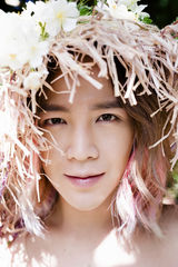 高清组图：张根硕全新花美男造型照曝光