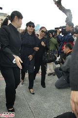 组图：大小S父亲追悼会 亲家张兰亲赴台好友来悼念