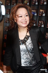 组图：谭咏麟为个唱彩排练歌致声音沙哑