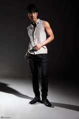 高清：吴尊《锦衣卫》秀好身材 赤膊袒露保养之道