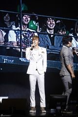 高清图：韩歌手金亨俊新专辑发布亲友齐站台