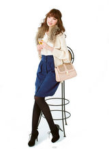 组图：日本模特宫田聪子示范89款秋季服饰搭配