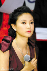 组图：央视美女主播刘芳菲大学旧照清纯佳人