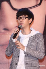 组图：胡夏趁胜追击推新辑 戴爱玲为其发片站台