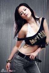 组图：韩第一车模素颜私照被吐槽判若两人