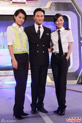 高清图：《冲上云霄2》庆功 张智霖跪吻陈法拉