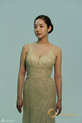 高清组图：韩星朴敏英拍广告肌肤水嫩身姿性感