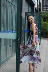 组图：邱枫最新写真大片曝光 显清纯甜美风韵