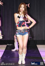 组图：韩团Dal★shabet首唱会热裤辣舞