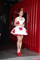 组图：郭书瑶红白短裙亮相 大露胸器秀性感