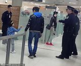 组图：林志颖全家现身上海机场 其乐融融心情好