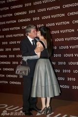 组图：霍思燕赵薇时尚活动争艳 复古典雅两相宜