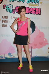 组图：胡定欣出席愤怒的小鸟运动会大显亲和力