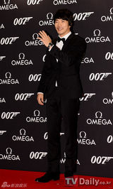 组图：韩星金宣儿权相佑等出席名表上市活动