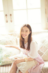 组图：焦俊艳化身阳光可爱萝莉 展阳光清新一面