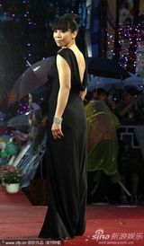 高清组图：金曲奖红毯星光熠熠 那英躲雨不顾形象