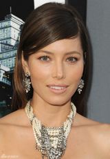 组图：《全面回忆》首映 杰西卡粉裙VS凯特蛇皮纹裙