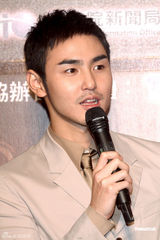 组图：成龙亚太影展获杰出成就奖 阮经天憾失影帝 