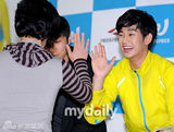 组图：韩国艺人金秀炫出席体育品牌签售活动