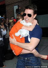 组图：汤姆-克鲁斯离婚后首探爱女 遭狗仔围堵