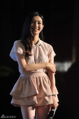 组图：《一仆二主》张嘉译搭档闫妮陷三角恋