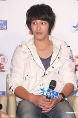 组图：《鸡排英雄》演员齐聚 蓝正龙想尝试短发造型