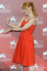 组图：《王尔德-莎乐美》发布会 导演获查斯坦献吻