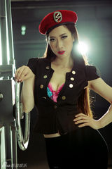 组图：芙蓉姐姐全新制服写真曝光 一改往日淑女形象