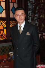 组图：钟嘉欣成视后大热 前哨战败阵也开心