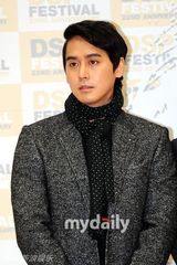 组图：韩团Kara等参加音乐会秀傲人曲线