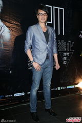 组图：JPM个唱露点庆功 杨丞琳Kimberley捧场