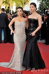 幻灯图集：《巡演》戛纳首映 透视装舞娘PK伊娃