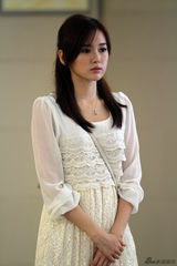 组图：江铠同《等待绽放》引领夏季淑女裙装