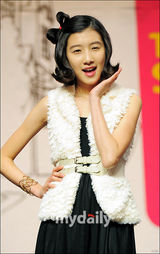 组图：东浩金秀妍等出席新剧《realschool》记者会