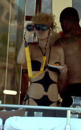 幻灯图集：蕾哈娜和新男友南加州惬意度假