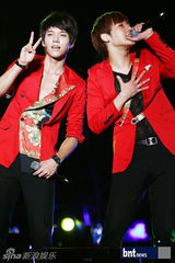 组图：韩团f(x)EXO-M等亮相上海K-POP音乐演唱会