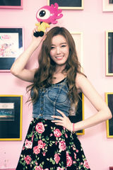 组图：韩团Dal shabet分享美腿秘诀 想当长寿团