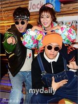 组图：高耀太复古装宣传17周年专辑《1999》