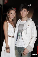 组图：许志安谢婷婷出席活动 否认与郑秀文婚讯