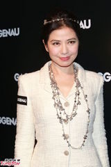 组图：赵世曾携出柜女儿亮相 钟楚红甜笑妩媚